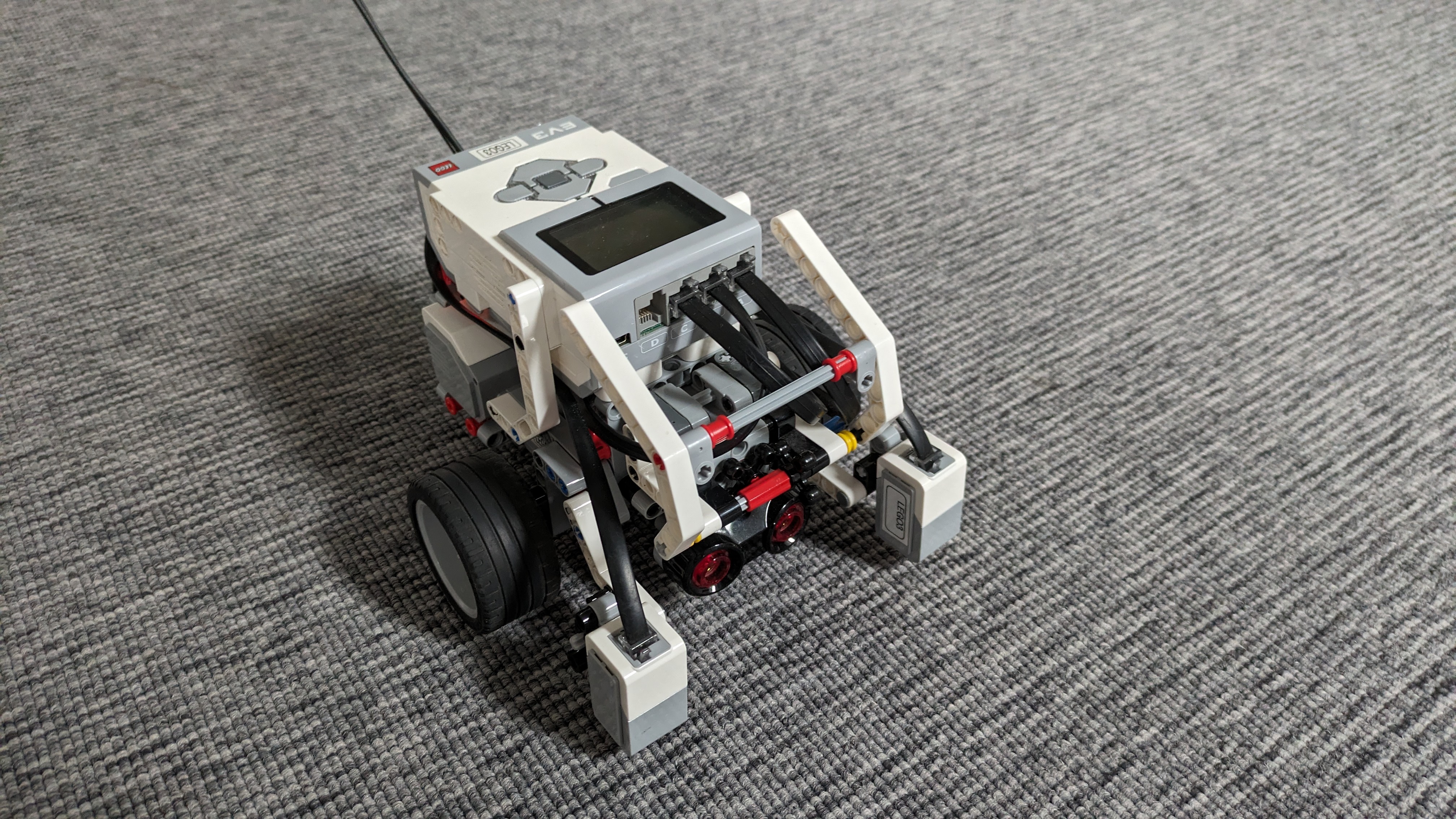 roboter-rechts-vorne.jpg roboter-rechts-vorne.jpg